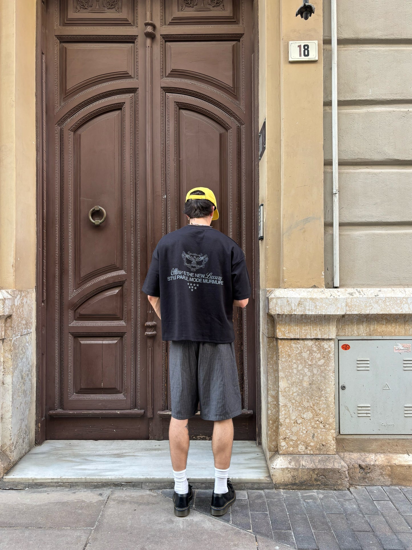 BLACK CROWN BOXY TEE